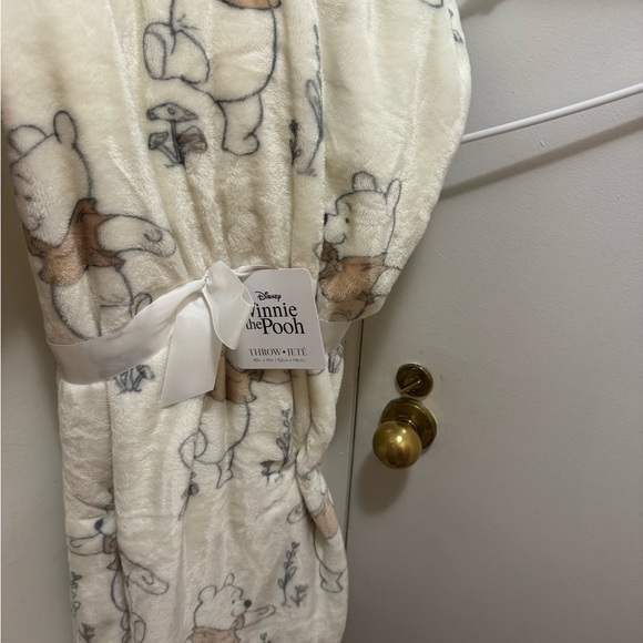 Winnie the Pooh Throw Blanket - Picture 1 of 4